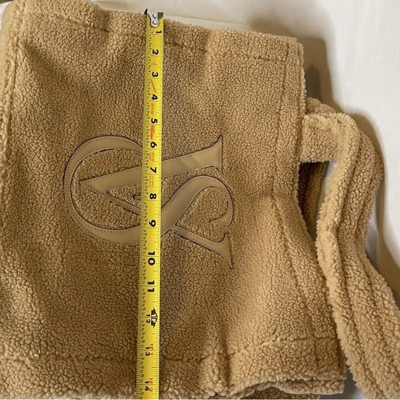 NWT Victoria's Secret Tote Bag Large Cozy Plush Fleece Brown Sherpa New with tag - Picture 7 of 9